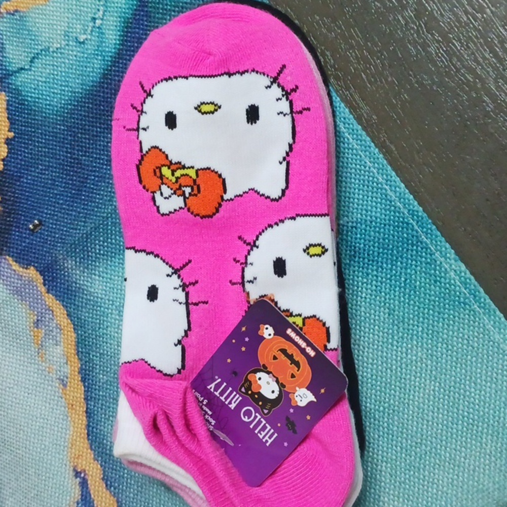 5 pairs of hello kitty socks